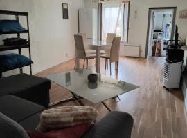 Charmant appartement de village, hotel in Roquebrune-sur-Argens