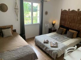 Chambre d'hôtes Sous Les Grands Chênes NOMADE, ξενοδοχείο σε Saint-Étienne-de-Corcoué