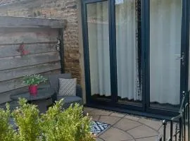 Larch Cottage Ruston with hot tub, dogs go free