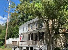 Mello-Ray River House