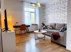 10 min to Old Town - Free Parking - Work Station