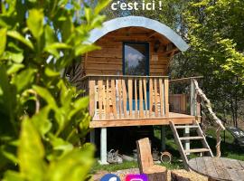 La roulotte tiny house du Mond'idéal, hotel di Leval