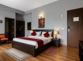 Pearl Grand Boutique Cottage in Omaxe Anandam Vrindavan - #premium AC rooms with balcony #big parking #lift #garden #peaceful area #near prem mandir #property of the year #most awarded