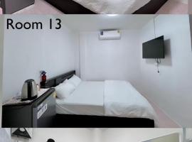 Baan alisa 13, hotel in Nonthaburi