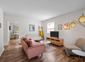 Bull City Bungalow Walk to Ninth St Near Duke, hotell Durhamis