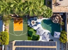 Sleeps 16 Pool Hot Tub Sport Court Game Room