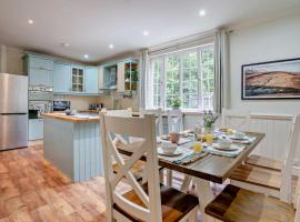 3 Bed in Cwmtaf oc-p32979, hotel con alberca en Merthyr Tydfil