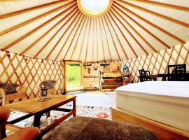 Sky Nest Glamp-Unplug-Reconnect, hotel i Tara