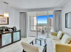 Luxury Oceanview Suite at the Fontainebleau Miami Beach with Balcony, King & Sofa Bed, hotel spa en Miami Beach