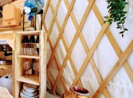 Dreaming SkyLake Yurt Waterfront, hôtel à Tara