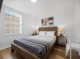 Bloomfield Pittsburgh F Stylish Cozy Private Bedroom, Shared Bathroom, with Free Parking