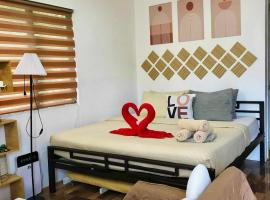Olango Island - S&E-3 Tiny Guest House Fully Furnished with Hot Shower, Washer, Wi-Fi, Netflix & King-size Bed, hotel in Lapu Lapu City
