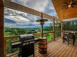 TN Whiskey Cabin- Lake and Mtn Views- Covered Deck- Game Room- Pool Table- Pets