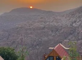 Dana luxury huts