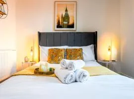 Cozy Flat near Heathrow - Balcony & Free Parking