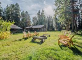 Spotted Bear Cabin - For 6, hotel in Bigfork