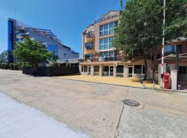 Бобс апартаменти 1, hotel in Kiten