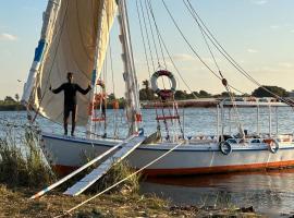 Mary sailboat adventure, bateau à Louxor