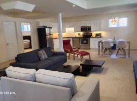 Spacious 2 BR, 3 beds, sleeps 6, kitchen, laundry