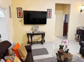 L&V Paradise Vacation Home with Pool and Gym 2