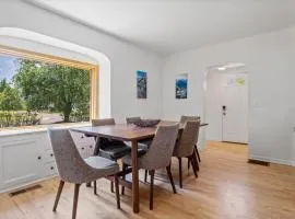 U-District Charmer - blocks from the University