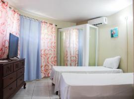 2BR Villa Ocean Views Beach 5mins to Airport, hotel Boscobelben