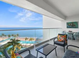 Magnificent condo with ocean view