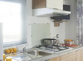 Mobil home confortable avec terrasse - 3 chambres pour 6 personnes - API-1-52-772, hotel in Saint-Gildas-de-Rhuys