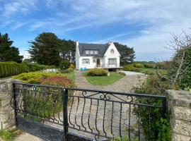 Maison lumineuse à Groix avec jardin - FR-1-813-33, Hotel in Groix