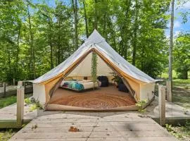 Glamping Yurt #1 in Red River Gorge, Wooded with Full Bath House
