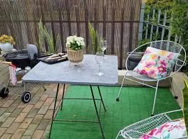 At lilac, Jeffreys Bay, cottage for 2