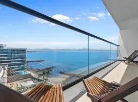Unforgettable Holidays by the Ocean