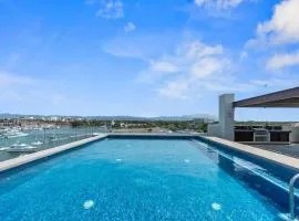 Marina view and 3 min from beach