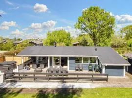 10 person holiday home in Glesborg-By Traum