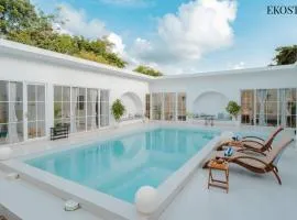 EKOSTAY Gold - Ark Stone Villa