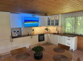 Merineitsi, hotel com banheiras de hidromassagem em Vintri