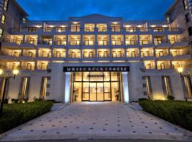 White Rock Castle Apartments - Pool & SPA, appartement in Baltsjik