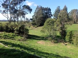 Rolling Hills Country Stay B&B, holiday rental in Tauranga