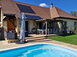 Chambre d hotes dans maison au calme et bien située pour visiter de nombreux sites, ξενοδοχείο σε Saint-Pantaléon-de-Larche