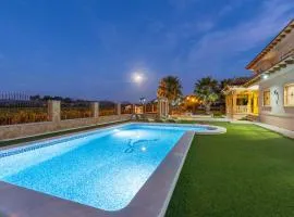 Fields & Beachside Villa by Fidalsa