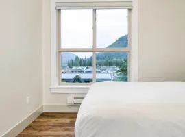 3BR Lakeside Retreat at Harrison