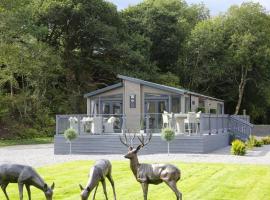 Sanctuary 6 Hot tub lodge, holiday park in Fort Augustus