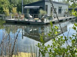 The Floating Home at Upton, ξενοδοχείο σε Upton upon Severn