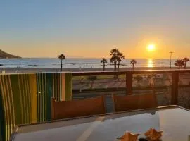 Flat 9, Beachfront 2 Bedroom with Sea View for 4