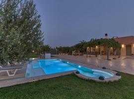 Vanesa Villa Retreat, 2BR with Lush Outdoor Oasis by Villa Mana Gers, hotel v destinaci Romírion