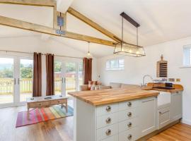 Sanctuary Pathfinder Lodge, holiday park in Fort Augustus