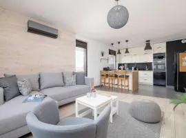 6th Floor Apartment in Cracow by Noclegi Renters