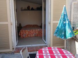 Chambre avec SDB WC à 100 m du départ du GR20, hotel in Calenzana