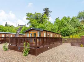 Woodland 17 Hot tub Lodge, holiday park in Fort Augustus