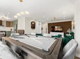 Stylish group retreat with garden, games & parking in West London